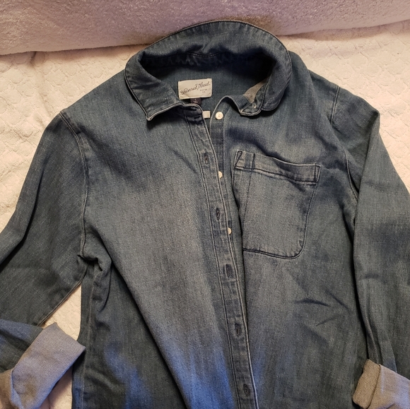 Women's Long Sleeve Classic Fit Button-Down Shirt - Universal Thread - Picture 4 of 4